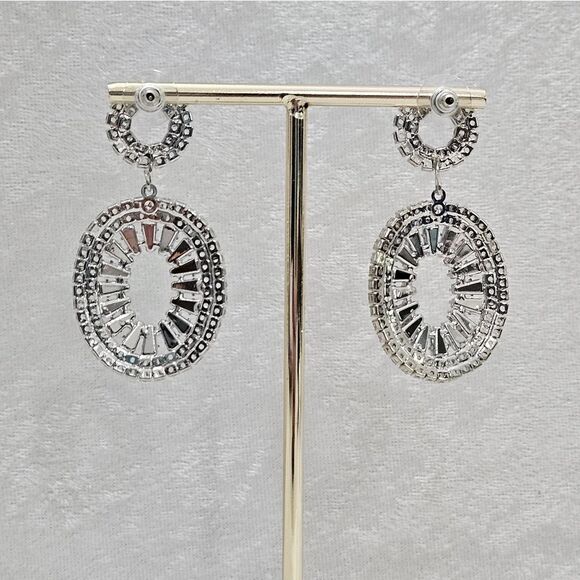 SPARKLE galore! Bold and beautiful earrings. - Picture 5 of 5